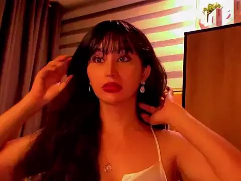 Discover our girls online shows and discover the company of countless livestreamers, with stunning shapes, sex toys and more.