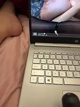 yourcutesarah from StripChat is Freechat