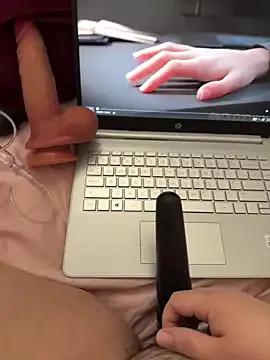 yourcutesarah from StripChat is Freechat