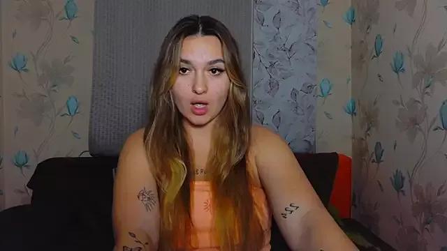 Discover our girls online shows and discover the company of countless livestreamers, with stunning shapes, sex toys and more.