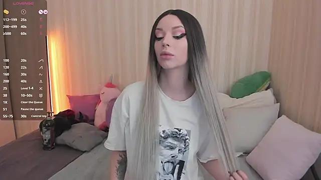 Discover our girls online shows and discover the company of countless livestreamers, with stunning shapes, sex toys and more.