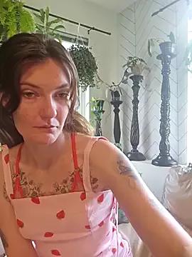 Discover our girls online shows and discover the company of countless livestreamers, with stunning shapes, sex toys and more.