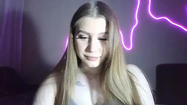 Discover our girls online shows and discover the company of countless livestreamers, with stunning shapes, sex toys and more.