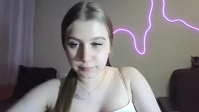 yourhoney_Lola_ from StripChat is Freechat