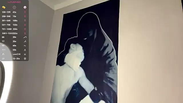 YourLittleElfie from StripChat is Freechat