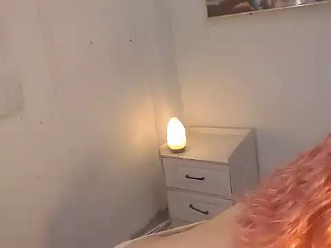 Yourlovelynaja webcams show profile image 