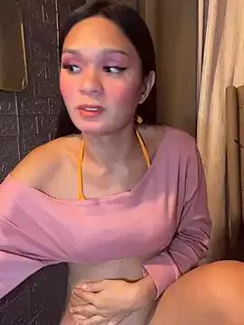 Discover our girls online shows and discover the company of countless livestreamers, with stunning shapes, sex toys and more.