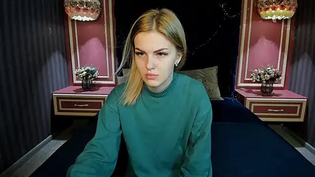 Discover our girls online shows and discover the company of countless livestreamers, with stunning shapes, sex toys and more.