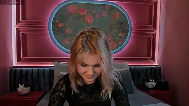 YourNaomi from StripChat is Freechat