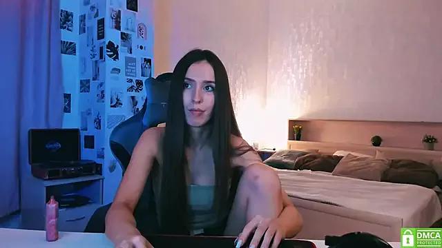 Discover our girls online shows and discover the company of countless livestreamers, with stunning shapes, sex toys and more.