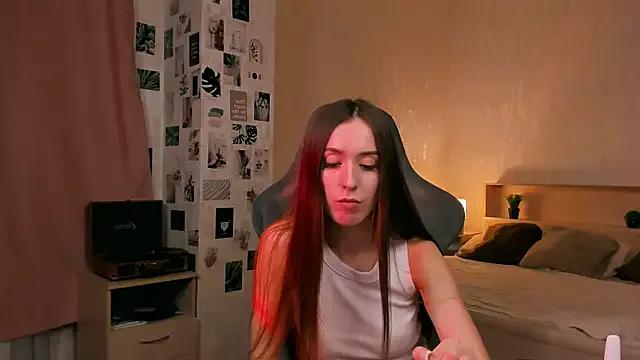 Discover our girls online shows and discover the company of countless livestreamers, with stunning shapes, sex toys and more.