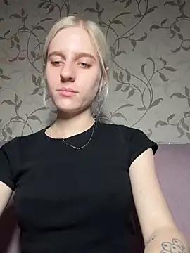 Discover our girls online shows and discover the company of countless livestreamers, with stunning shapes, sex toys and more.