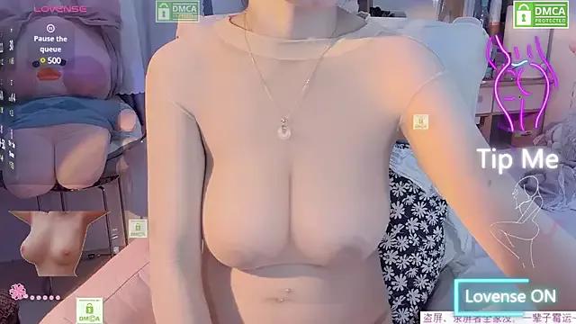 Yoyo_520 from StripChat