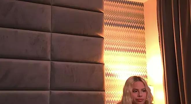 Discover our girls online shows and discover the company of countless livestreamers, with stunning shapes, sex toys and more.