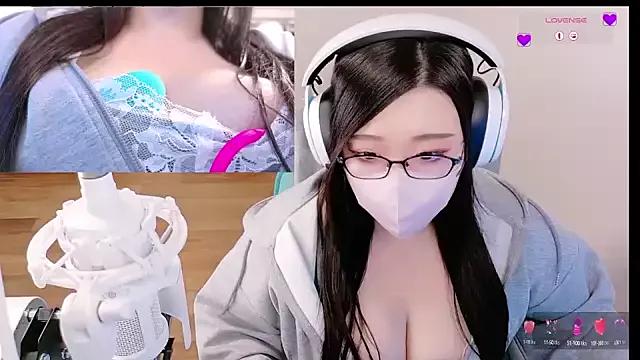 Discover our girls online shows and discover the company of countless livestreamers, with stunning shapes, sex toys and more.