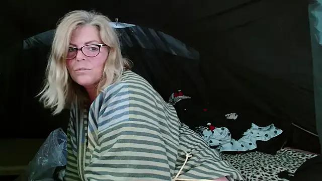 YulliaMilf from StripChat