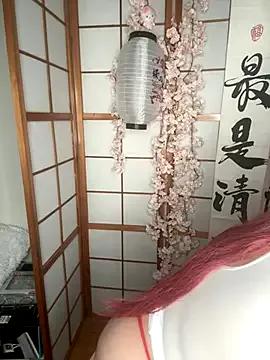 Discover our girls online shows and discover the company of countless livestreamers, with stunning shapes, sex toys and more.