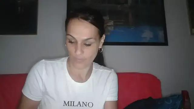 Discover our girls online shows and discover the company of countless livestreamers, with stunning shapes, sex toys and more.