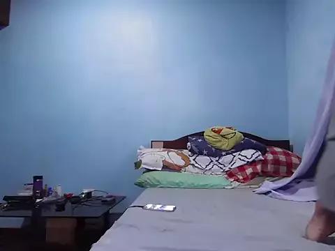 Yummiiieee28 from StripChat