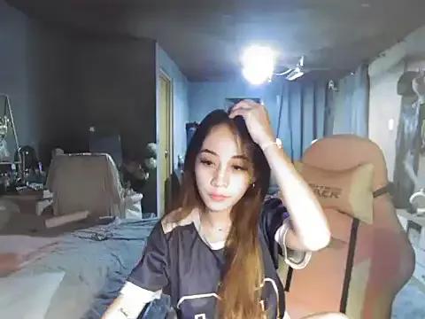 Yummiiieee28 from StripChat