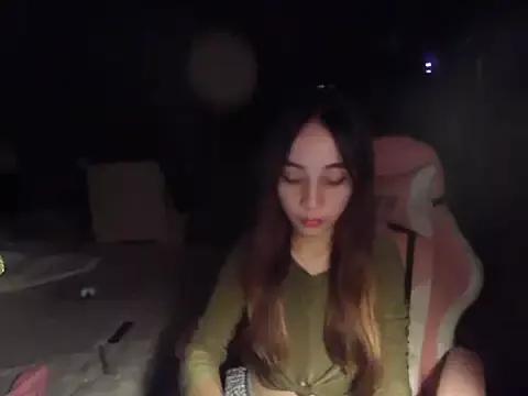 Yummiiieee28 from StripChat