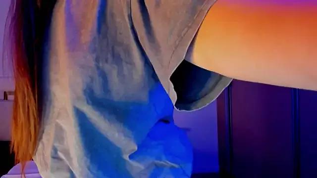 Discover our girls online shows and discover the company of countless livestreamers, with stunning shapes, sex toys and more.