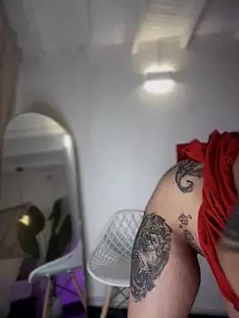 Discover our girls online shows and discover the company of countless livestreamers, with stunning shapes, sex toys and more.