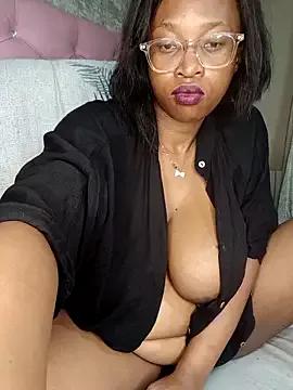 YummyChocTits from StripChat