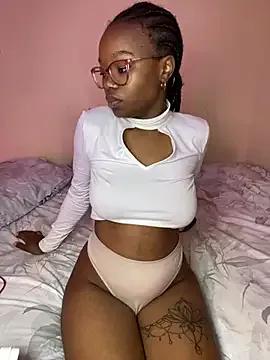 YummyMelanin117 from StripChat