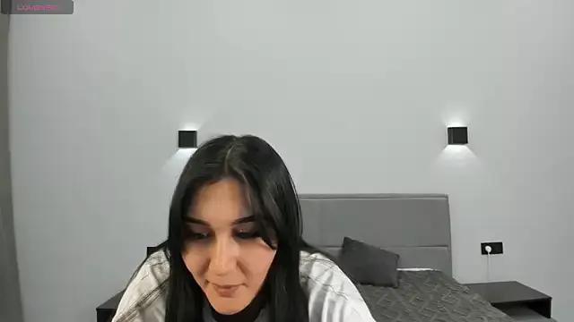 Yunamini webcams show profile image 