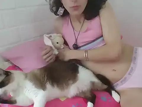 Discover our girls online shows and discover the company of countless livestreamers, with stunning shapes, sex toys and more.