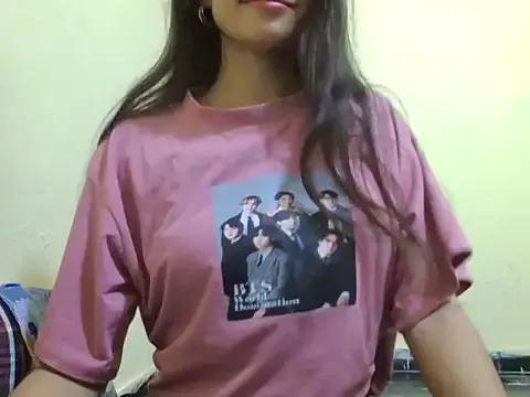 Zaara_00 from StripChat