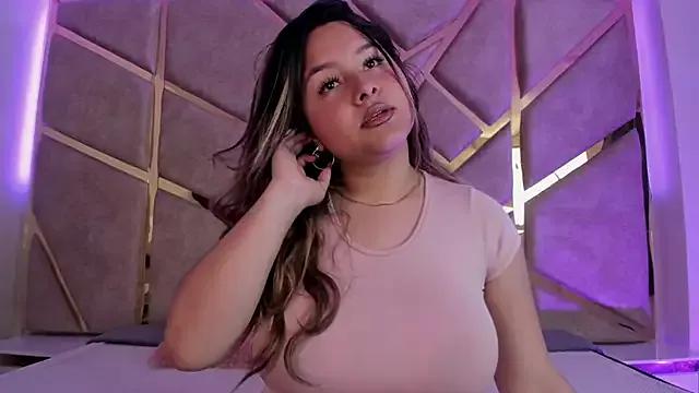 Discover our girls online shows and discover the company of countless livestreamers, with stunning shapes, sex toys and more.