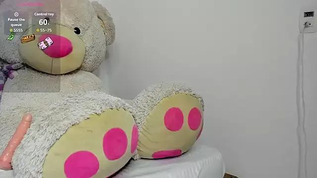 Zahra_milks from StripChat is Freechat