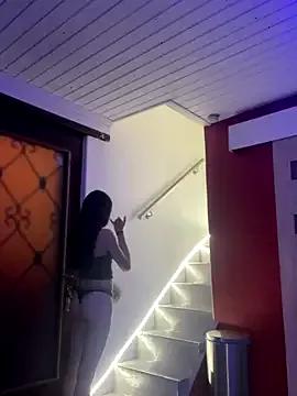 Discover our girls online shows and discover the company of countless livestreamers, with stunning shapes, sex toys and more.