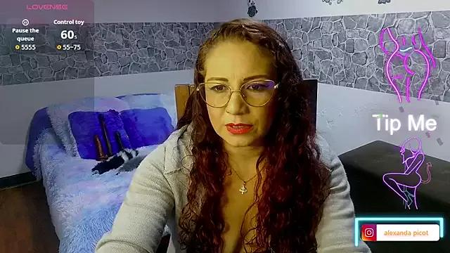 Discover our girls online shows and discover the company of countless livestreamers, with stunning shapes, sex toys and more.