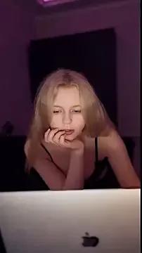 Zara__Doll from StripChat is Freechat