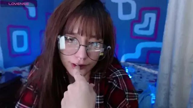 Discover our girls online shows and discover the company of countless livestreamers, with stunning shapes, sex toys and more.