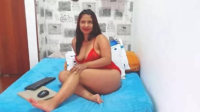 Discover our girls online shows and discover the company of countless livestreamers, with stunning shapes, sex toys and more.