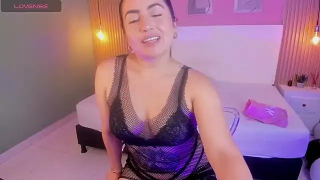 ZaraFoxx7 from StripChat is Freechat