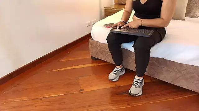 zarah_andrew__ from StripChat