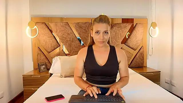 Discover our girls online shows and discover the company of countless livestreamers, with stunning shapes, sex toys and more.