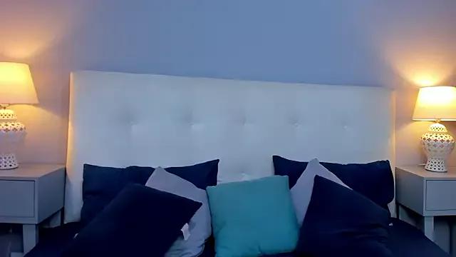 ZarahFoxx from StripChat