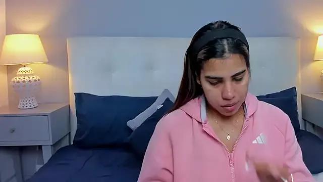 ZarahFoxx from StripChat