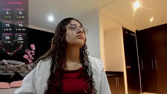 Zarathryz_ from StripChat is Freechat