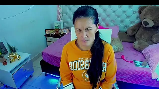 ZARAY_1118 webcams show profile image 