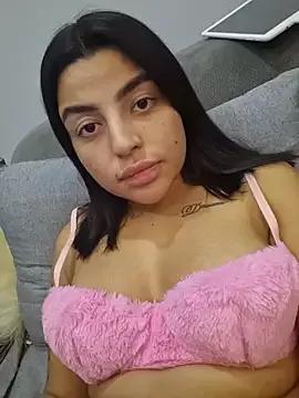 Discover our girls online shows and discover the company of countless livestreamers, with stunning shapes, sex toys and more.