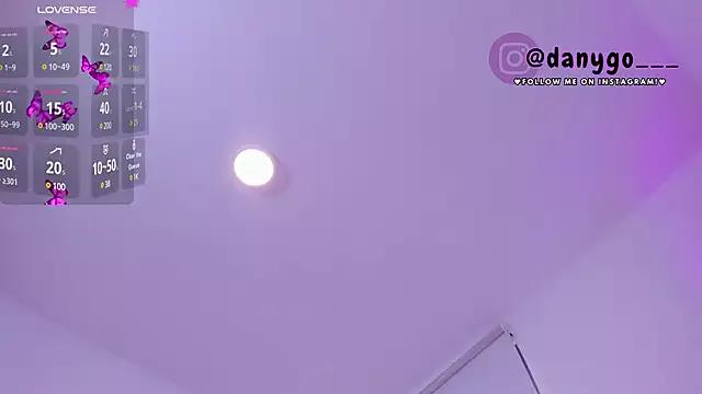Discover our girls online shows and discover the company of countless livestreamers, with stunning shapes, sex toys and more.