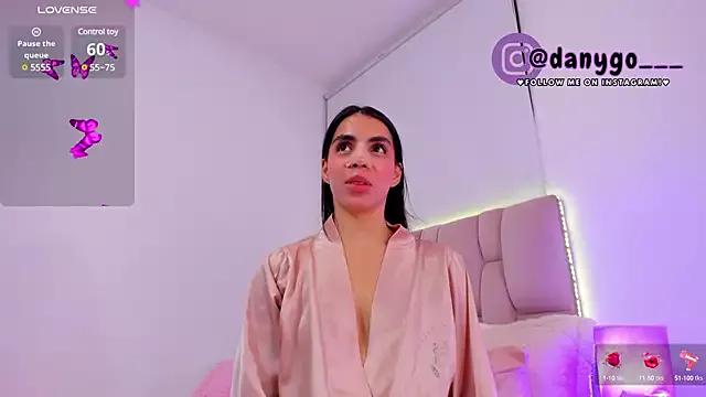 ZarianaEvanz from StripChat is Freechat
