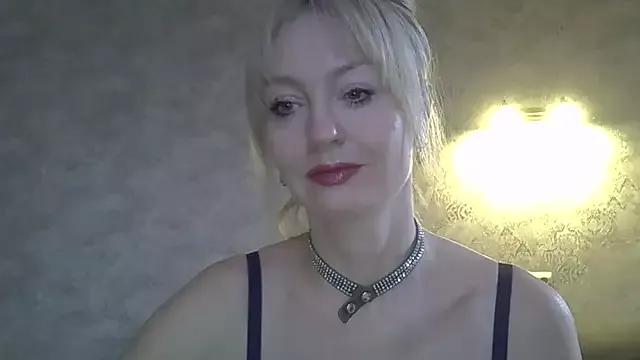 ZarinaSwift from StripChat is Freechat
